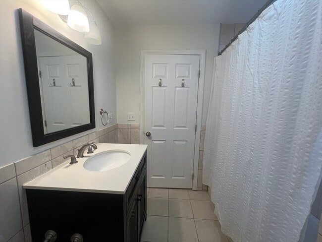 Building Photo - 6 Skehan St