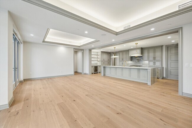 Building Photo - 1717 Bissonnet St