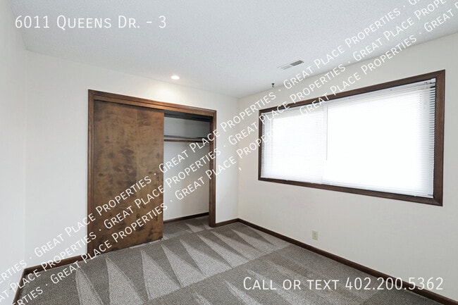 Building Photo - 6011 Queens Dr
