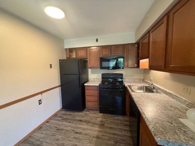 Building Photo - Indian Village Apartments - 1 bed 1 bath g...
