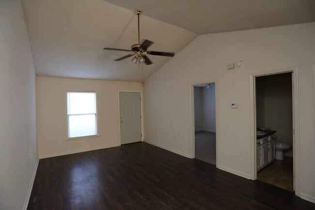Building Photo - 140 Lanier Dr