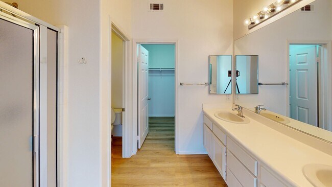 Building Photo - 7870 Via Belfiore