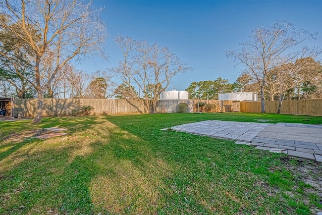 Building Photo - 24043 River Pl Dr