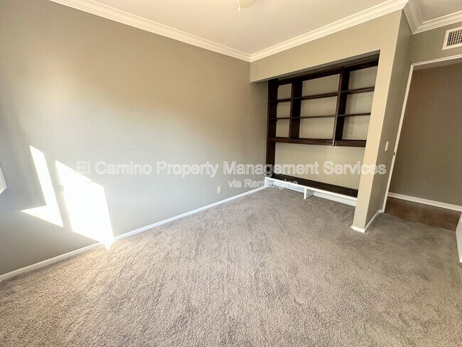 Building Photo - 750 Vinemead Dr