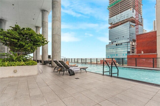 Building Photo - 398 NE 5th St