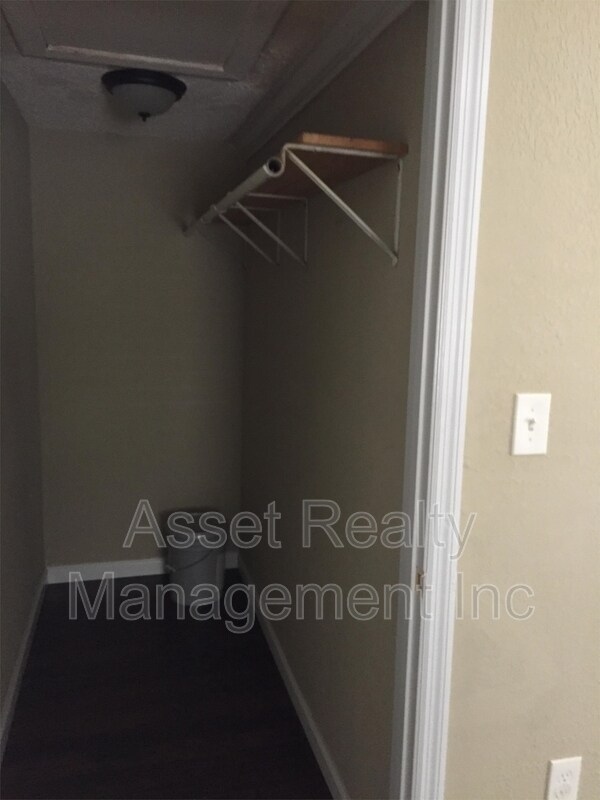 Building Photo - 608 Lester Rd