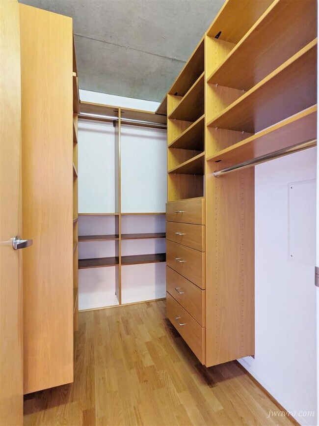 Building Photo - 77 Dow Pl