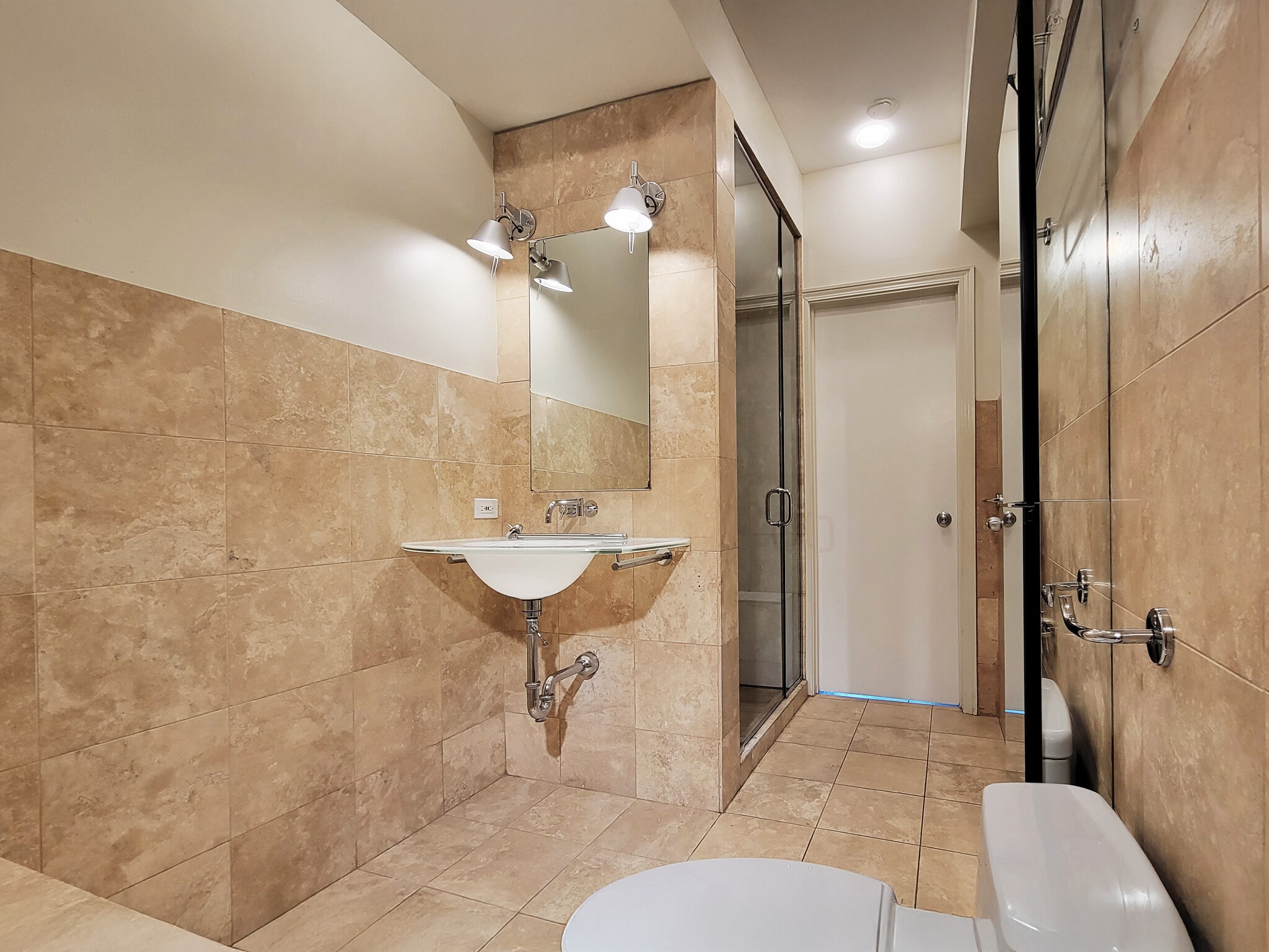 Building Photo - 1406 W Thorndale Ave