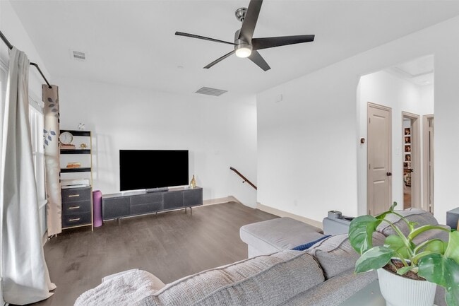 Building Photo - 4153 Shavano Dr