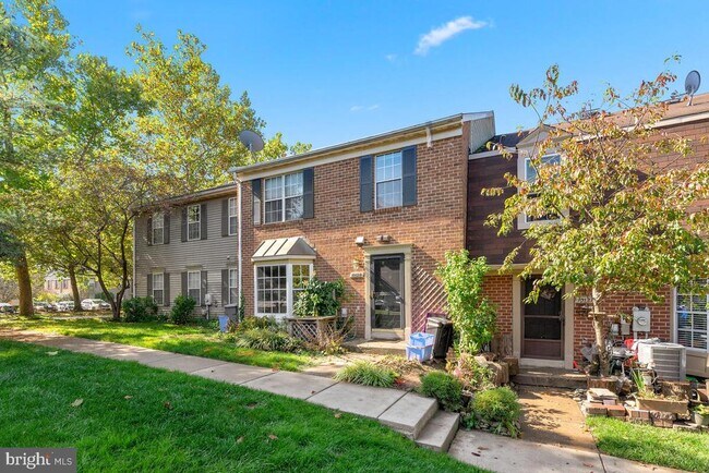 Building Photo - 10129 Green Holly Terrace
