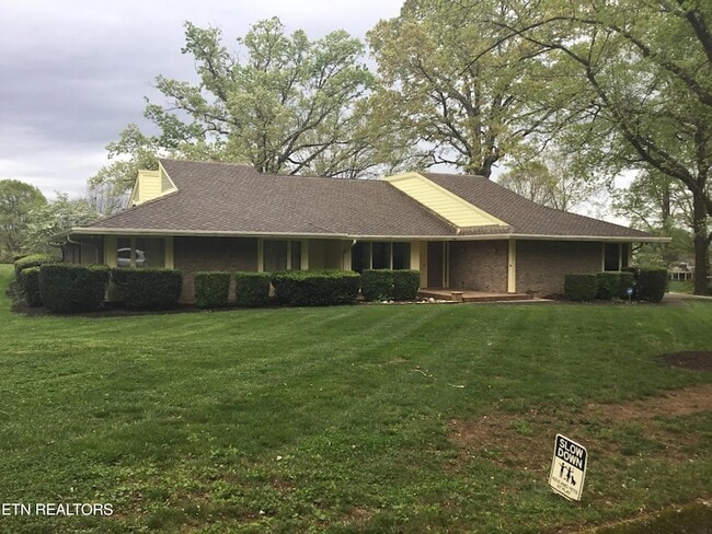 Building Photo - 218 Baltusrol Rd