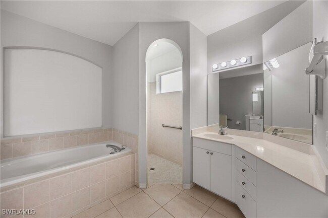 Building Photo - 9882 El Greco Cir