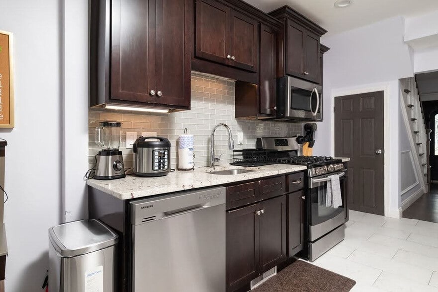 Building Photo - 9 Summit Ave