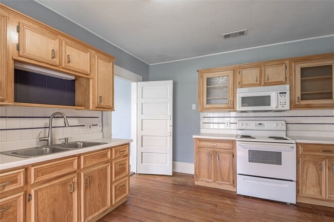 Building Photo - 254 S Railroad St