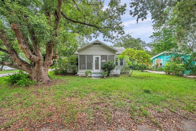 Building Photo - Gulfport Arts District Living — Furnished 3BR Bungalow with Large Yard and Easy Coastal Access |