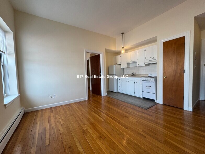Building Photo - 168 N Beacon St
