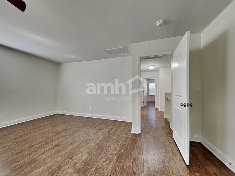 Building Photo - 1027 Monitor Ct