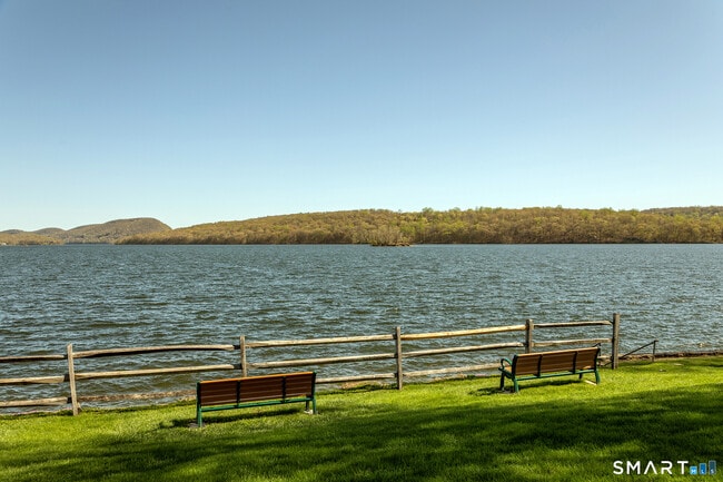 Building Photo - 10 Sunset Trail