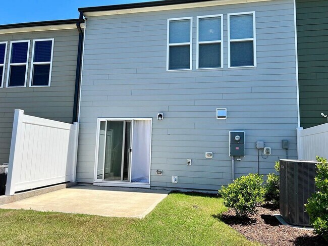 Building Photo - 1017 Sycaten St
