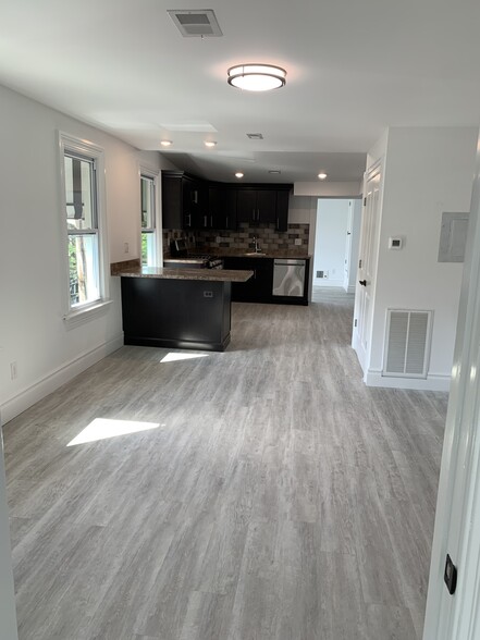 Loft style kitchen and family room - 152 Ferry St