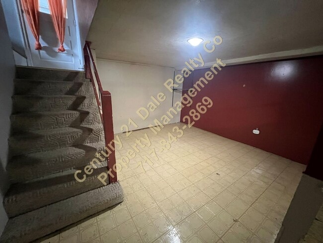 Building Photo - 3 BR 1 Bath Home in Central York School District with an attached Garage