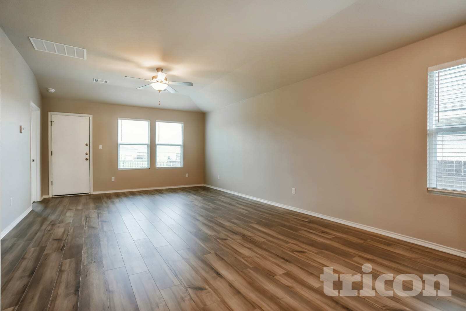 Building Photo - 5300 Saddle Clb Dr