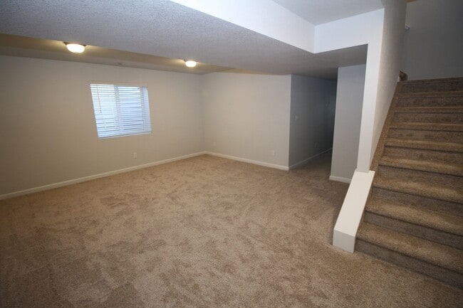 Building Photo - Brand new 3bdr 3bath duplex walking distan...