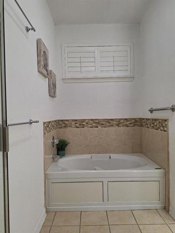 Building Photo - 2206 N Carroll Ave