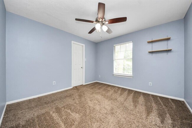 Building Photo - 4907 Echo Falls Dr