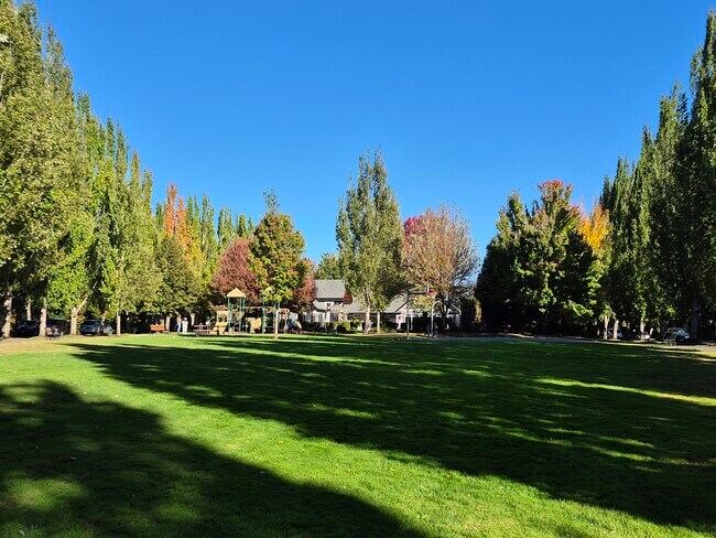 Community Center - 1120 SE Tamora Ave