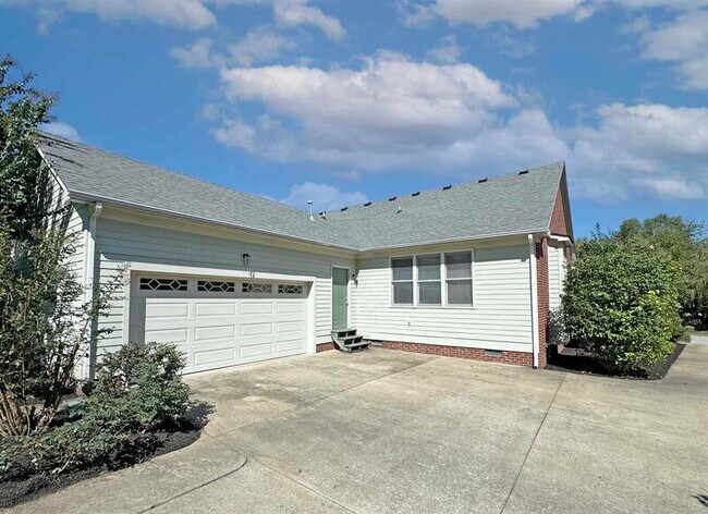 Building Photo - 702 Mt Vernon Dr