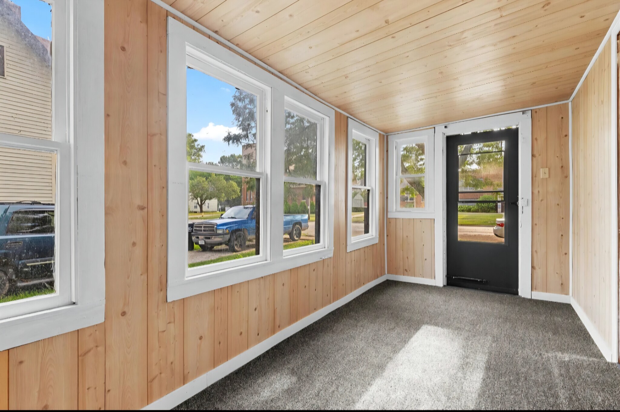 Building Photo - 1015 Bluff St