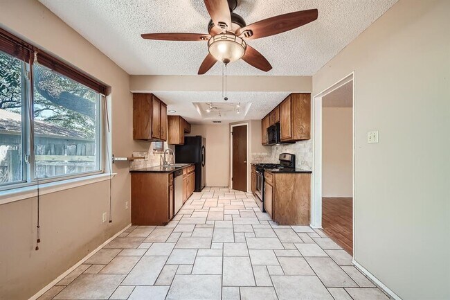 Building Photo - 1415 Lance Way