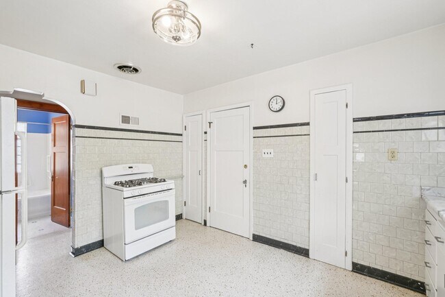 Building Photo - 2170 S 64th St