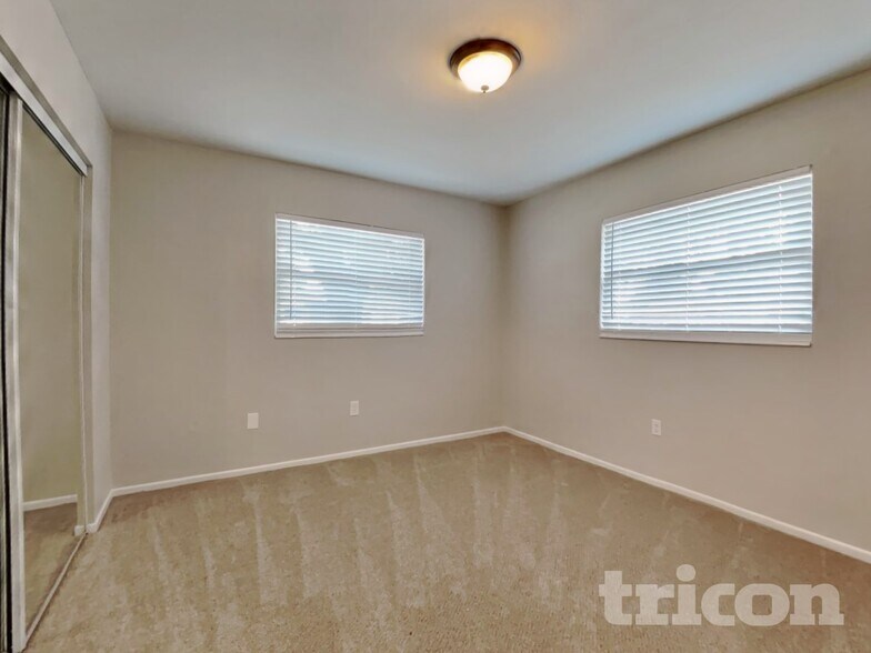 Building Photo - 3708 Lei Dr