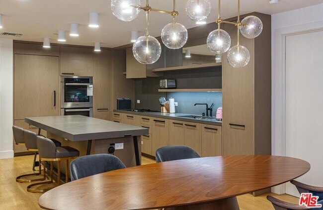 Building Photo - 10777 Wilshire Blvd