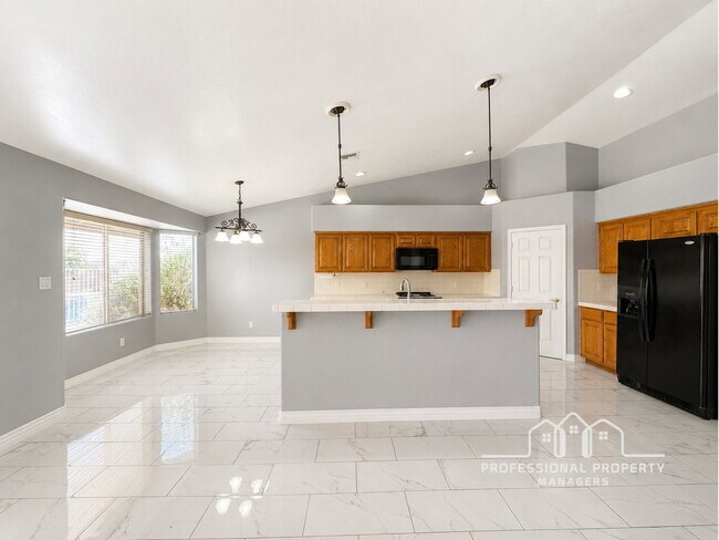 Building Photo - 4-bedroom, 3-bathroom home in Parkway Place