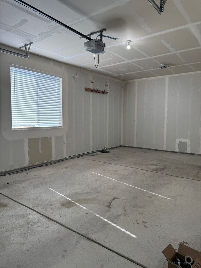 Building Photo - Executive 4-Bedroom Home for Rent