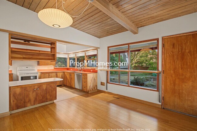 Building Photo - 2 Bedroom Mid Century Modern Home with Total Privacy!