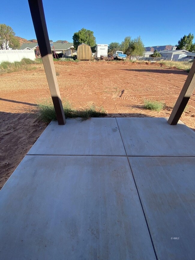 Building Photo - 742 W Vance Dr