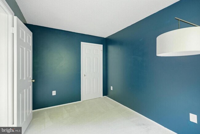 Building Photo - 7761 Inversham Dr