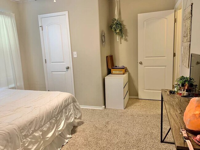 Building Photo - 3 Bed | 2 Bath in Owasso!