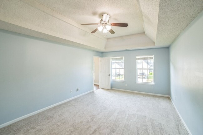 Building Photo - Spacious 5BR House in Fairburn