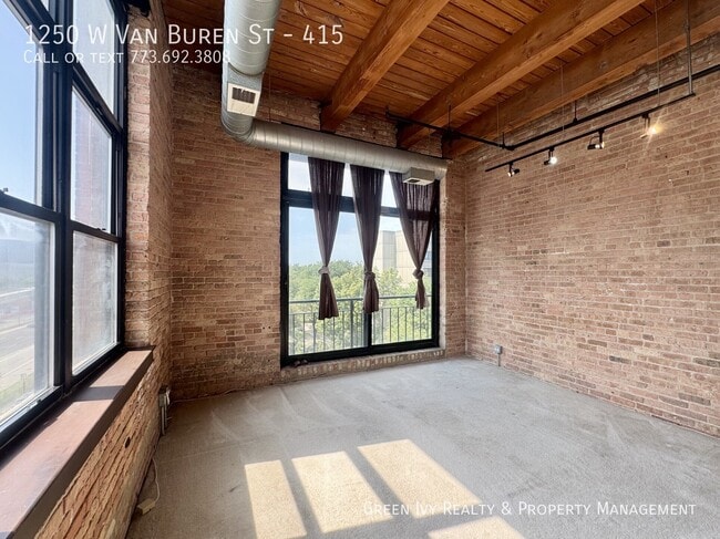Building Photo - 1250 W Van Buren St