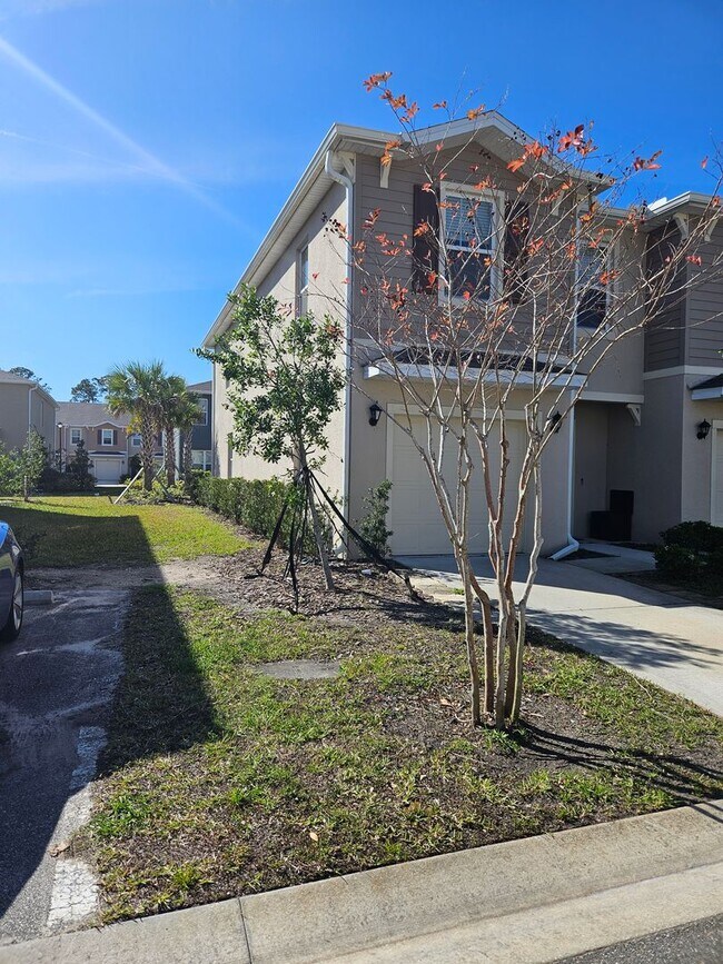 Building Photo - 3 BEDROOM 2 1/2 BATH TOWN HOME AVAILABLE