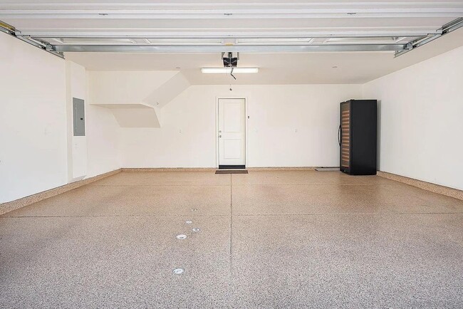 Building Photo - 518 Surfbird Ln