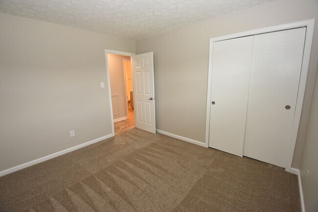 Building Photo - 1439-1441 Coachlite Dr