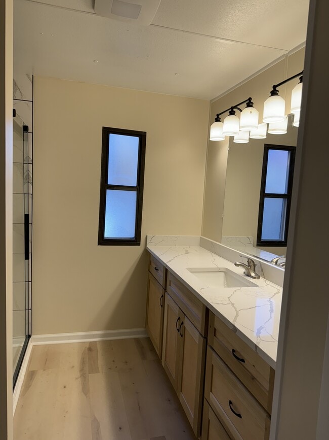 Building Photo - 2717 Hayes Dr