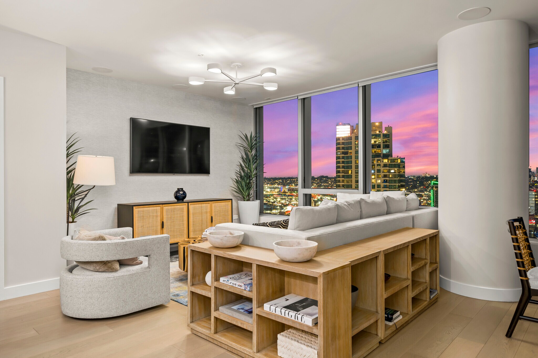 Building Photo - 888 W E St