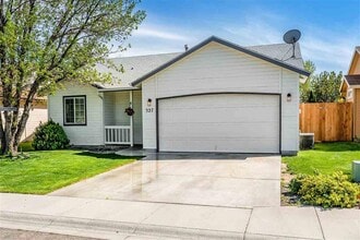 Building Photo - Cute Kuna home in the Farmhouse subdivision